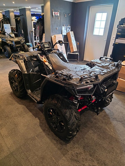 Polaris Sportsman XP 1000 BLACK EDITION 7 of 15