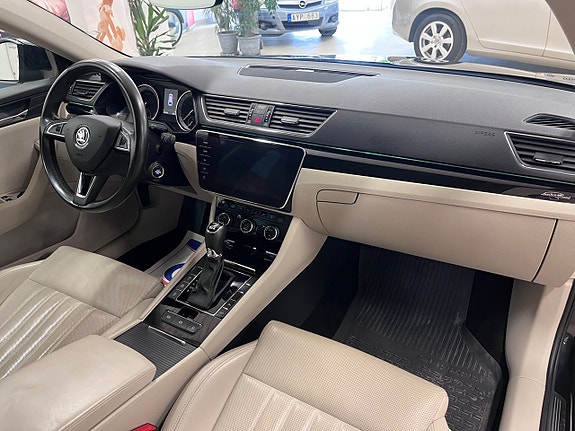 Skoda Superb 12 of 19