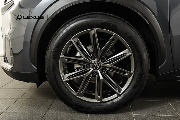 Lexus LBX 18 of 18
