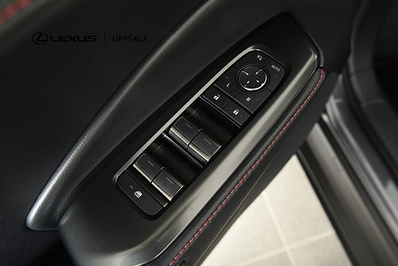 Lexus LBX 10 of 18
