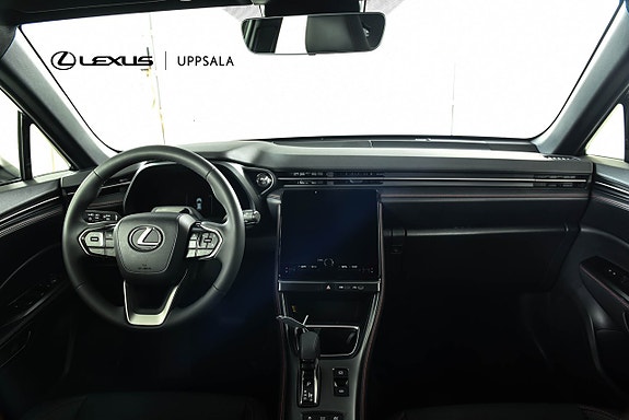 Lexus LBX 8 of 18