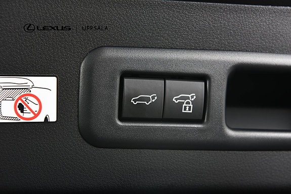 Lexus LBX 16 of 18