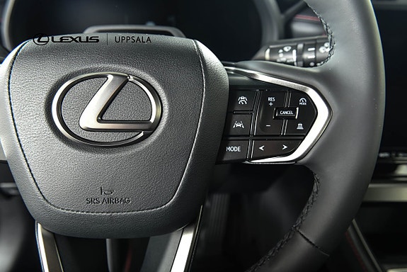 Lexus LBX 11 of 18