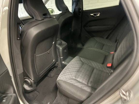 Volvo XC60 14 of 19