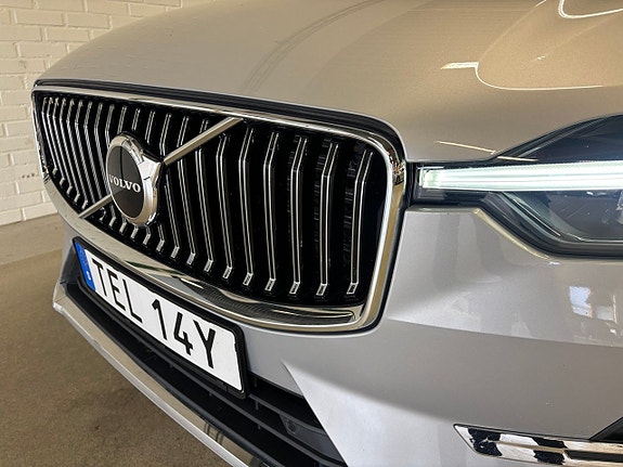 Volvo XC60 2 of 19