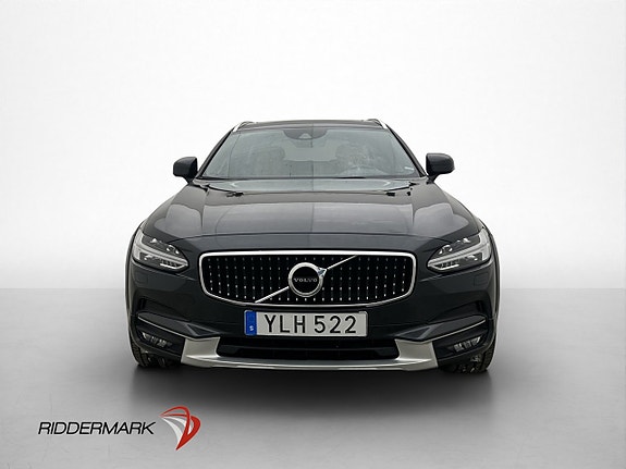 Volvo V90 Cross Country 2 of 30