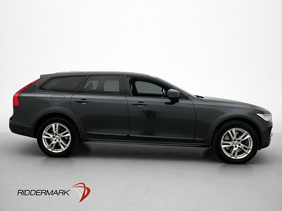 Volvo V90 Cross Country 9 of 30