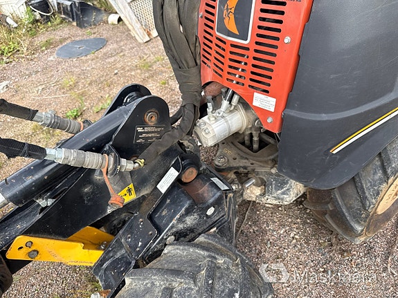 Redskapsbärare Ditch Witch R300 19 of 27