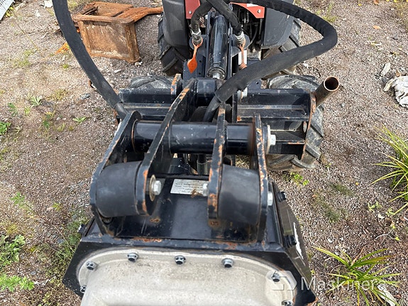 Redskapsbärare Ditch Witch R300 13 of 27