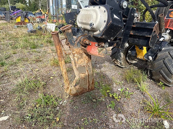 Redskapsbärare Ditch Witch R300 11 of 27