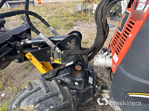 Redskapsbärare Ditch Witch R300 25 of 27