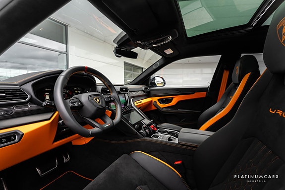Lamborghini Urus 6 of 27