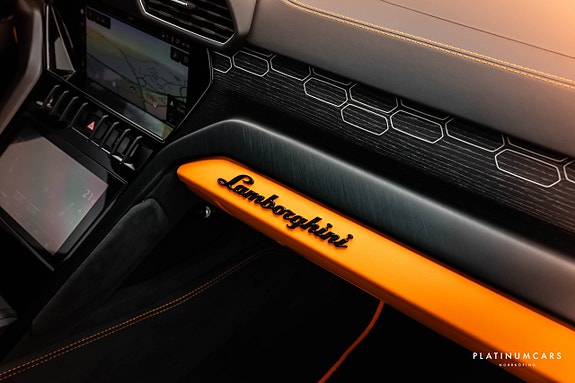 Lamborghini Urus 16 of 27