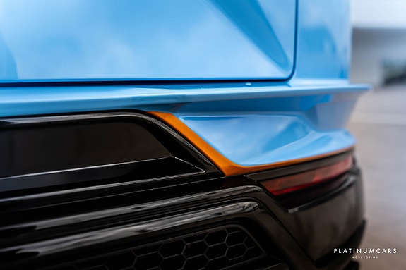Lamborghini Urus 24 of 27