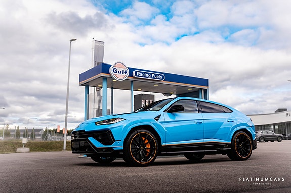 Lamborghini Urus 21 of 27