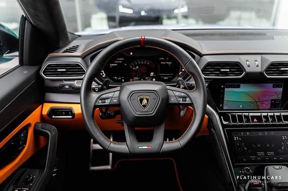 Lamborghini Urus 10 of 27