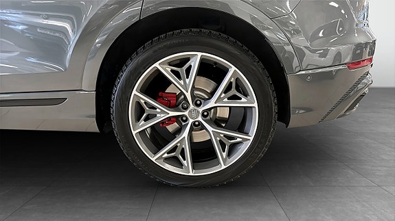Audi Q8 6 of 13