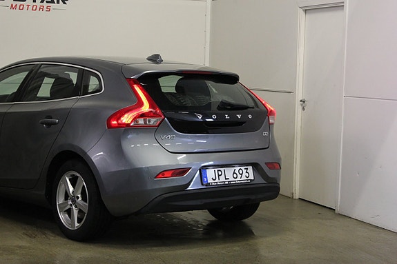 Volvo V40 8 of 21
