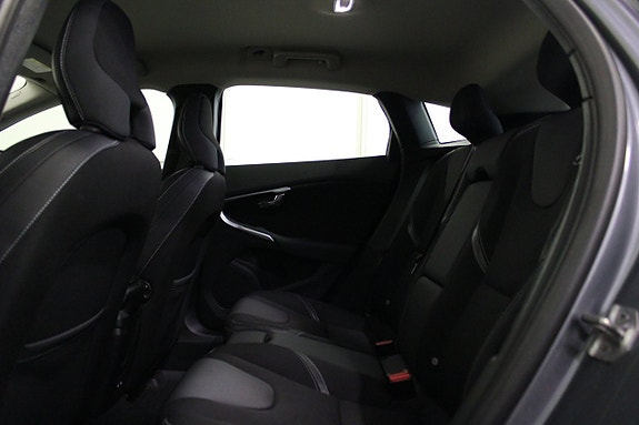 Volvo V40 12 of 21
