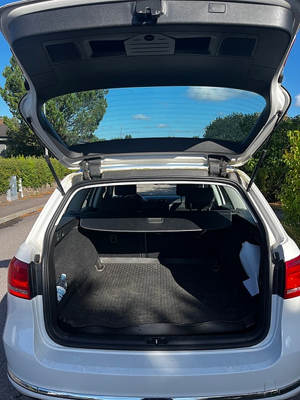 Volkswagen Passat 9 of 14