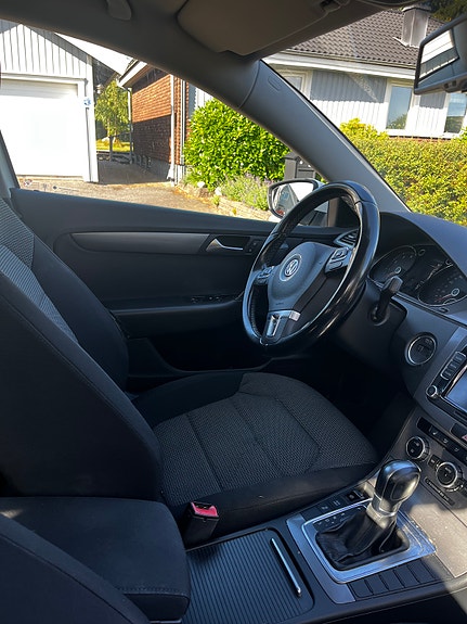 Volkswagen Passat 12 of 14