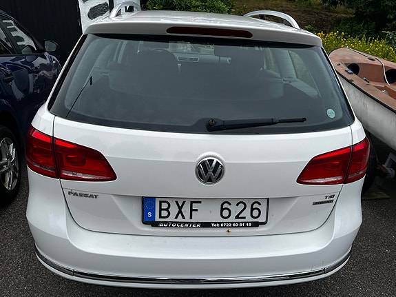 Volkswagen Passat 2 of 14