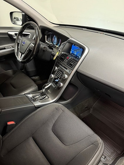 Volvo XC60 11 of 23