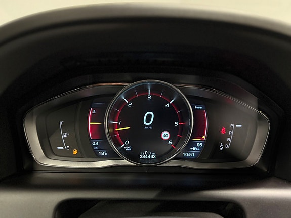 Volvo XC60 14 of 23