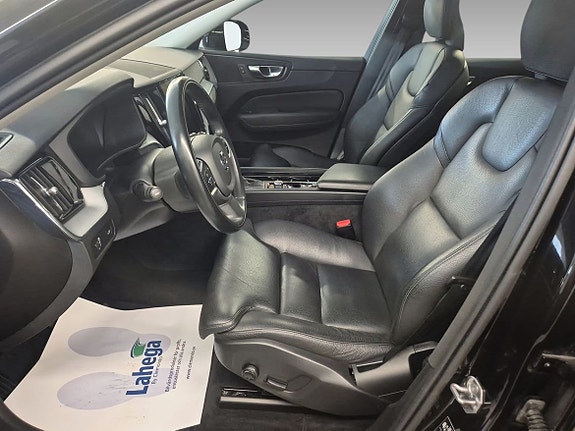 Volvo XC60 8 of 12