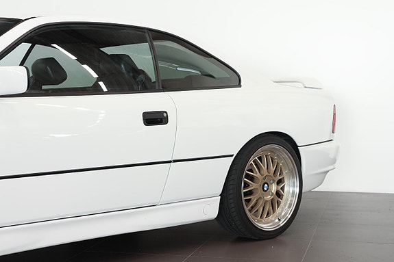 BMW 850i 9 of 17