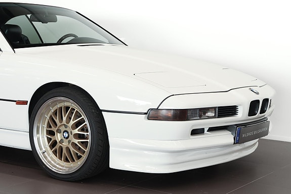 BMW 850i 10 of 17
