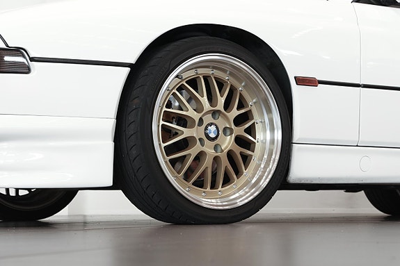 BMW 850i 8 of 17