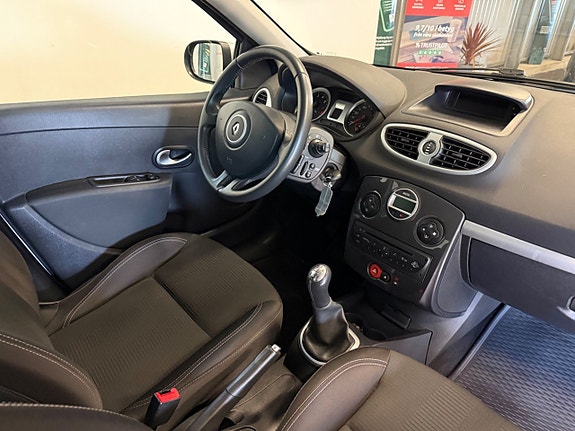 Renault Clio 11 of 13