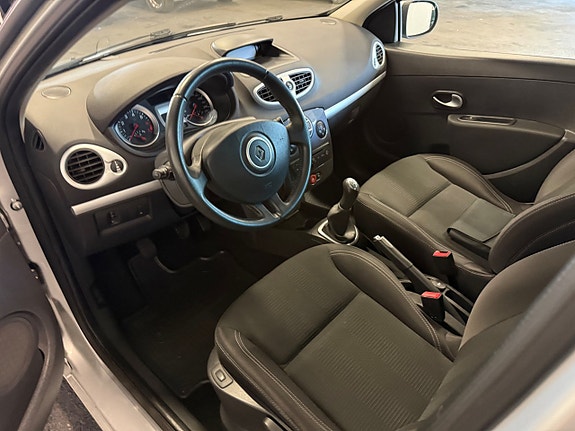 Renault Clio 9 of 13