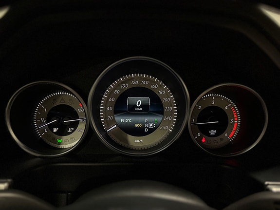 Mercedes-Benz E220 16 of 27