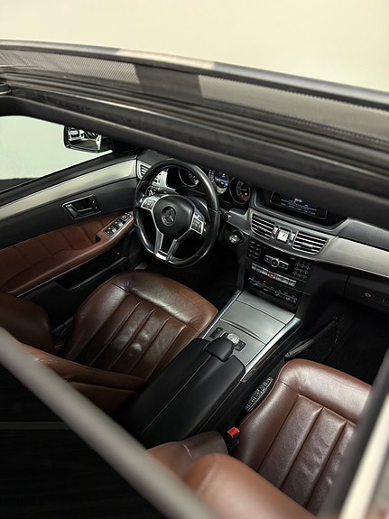 Mercedes-Benz E220 11 of 27