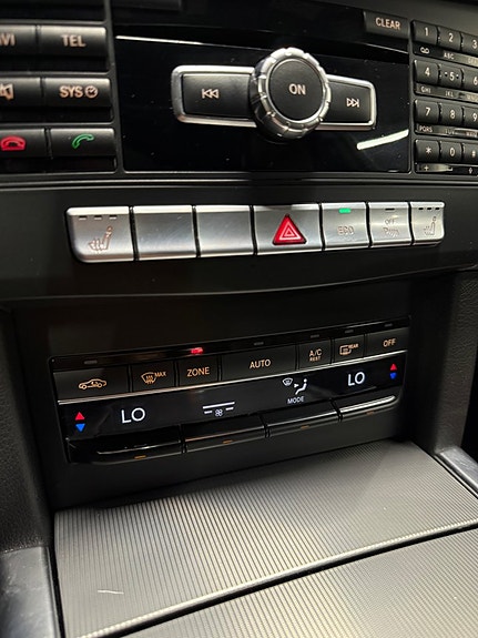 Mercedes-Benz E220 23 of 27