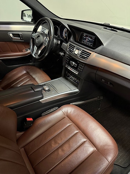 Mercedes-Benz E220 12 of 27