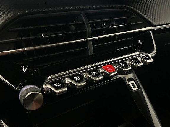 Peugeot 208 13 of 15