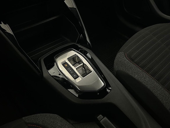 Peugeot 208 11 of 15