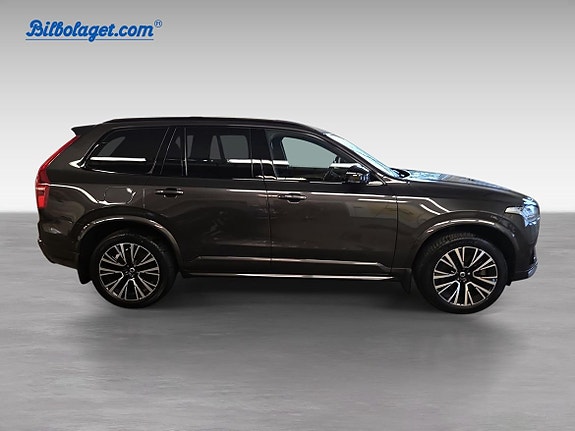 Volvo XC90 2 of 11