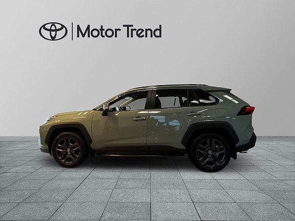Toyota RAV4 4 of 28