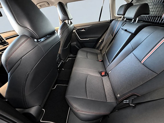 Toyota RAV4 9 of 28