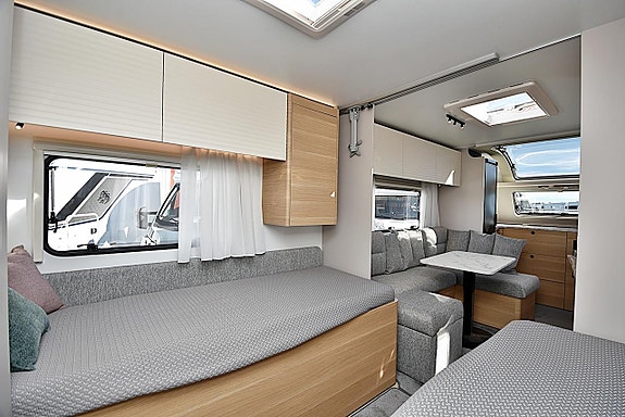 Adria 613 HT Adora, Långbäddar 12 of 27