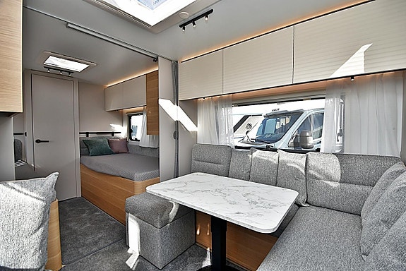 Adria 613 HT Adora, Långbäddar 8 of 27