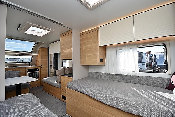 Adria 613 HT Adora, Långbäddar 14 of 27
