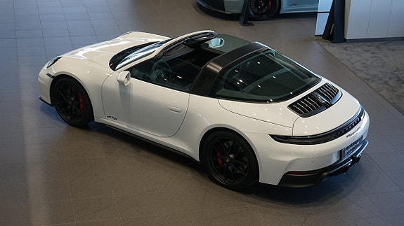 Porsche 911 Targa 4 GTS 10 of 11