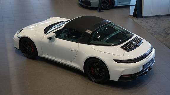 Porsche 911 Targa 4 GTS 11 of 11