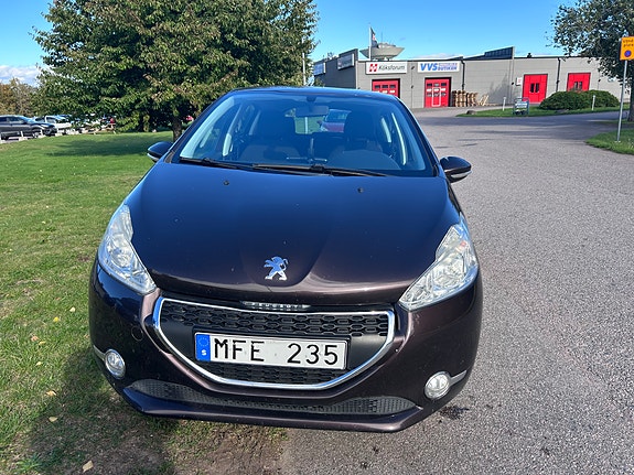 Peugeot 208 4 of 6