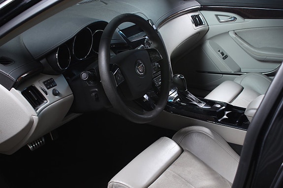 Cadillac CTS-V 17 of 21